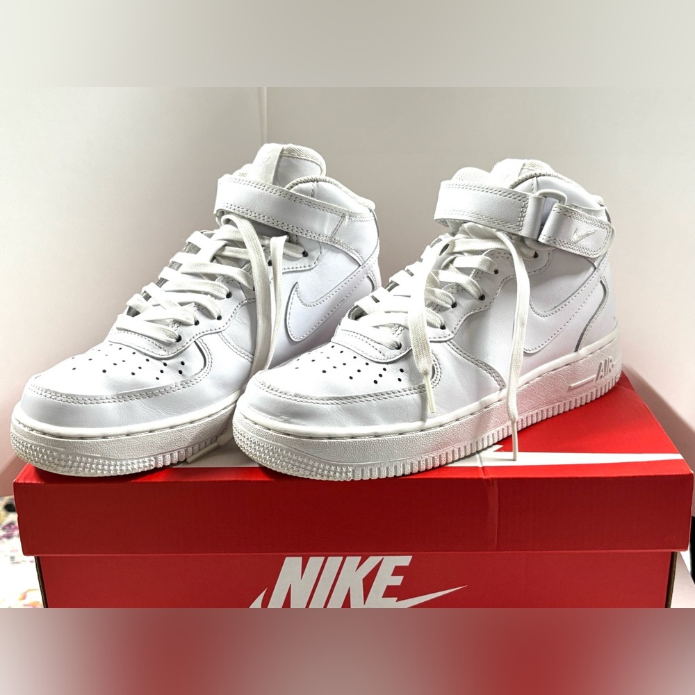 Nike White High-Top Air Sneakers size 7